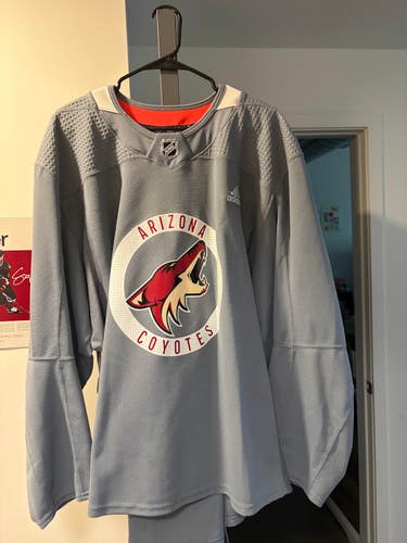 Men's Arizona Coyotes Practice Jersey (Used) - Adidas Size 56