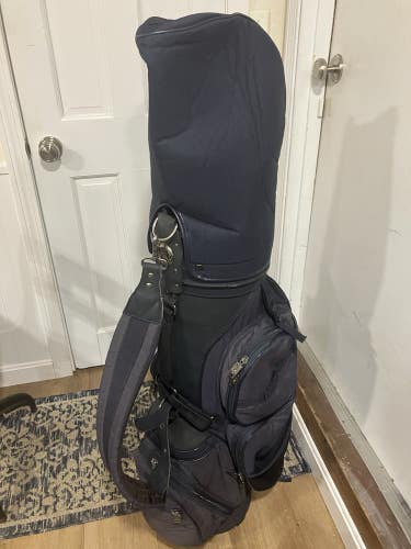 Nice Ladies Complete Golf Club Set & Bag, Right Handed, Very Good Condition