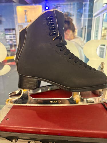 Jackson Ultima Artiste Figure Skates B Junior 3 (Used)