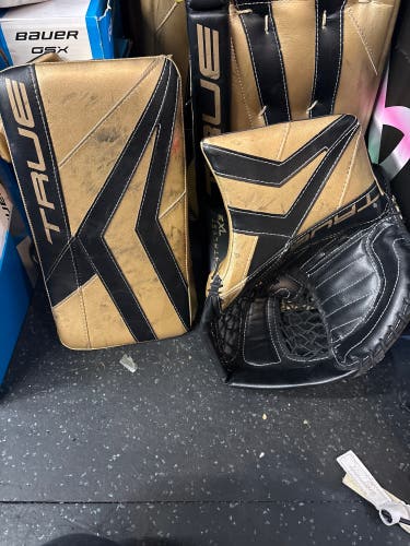 Catalyst Px3 pads with 590 int glove and 615 int blockerFull Right Goalie Full Set (Used