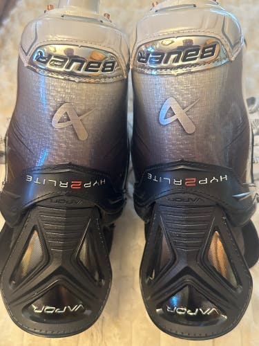 2023 Bauer Vapor Hyperlite 2 Hockey Skates 7.5 (New)
