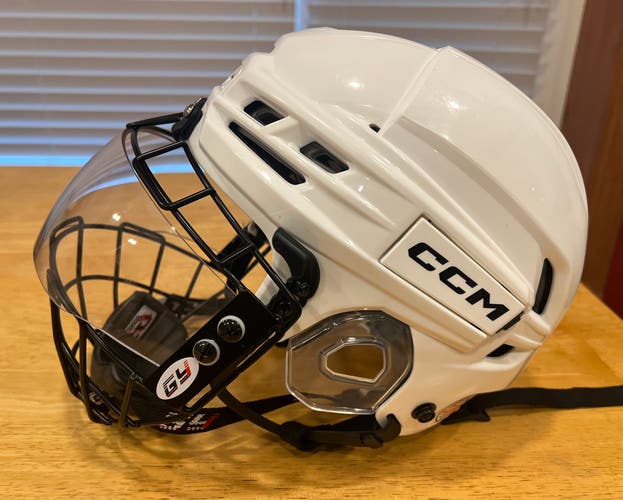 Medium CCM Tacks 910 Helmet (Used)