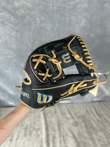Black Wilson A2000 RH Infield Baseball Glove 11.5" (Used)