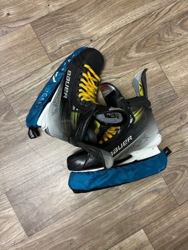 2023 Bauer Vapor Hyperlite 2 Hockey Skates Regular Width Pro Stock 12 (New)