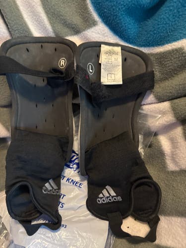 Unisex Medium Adidas Shin Guards (Used)