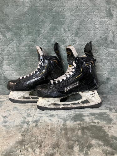 Intermediate Bauer Supreme 2S Pro Hockey Skates Size 5.5 (Used)