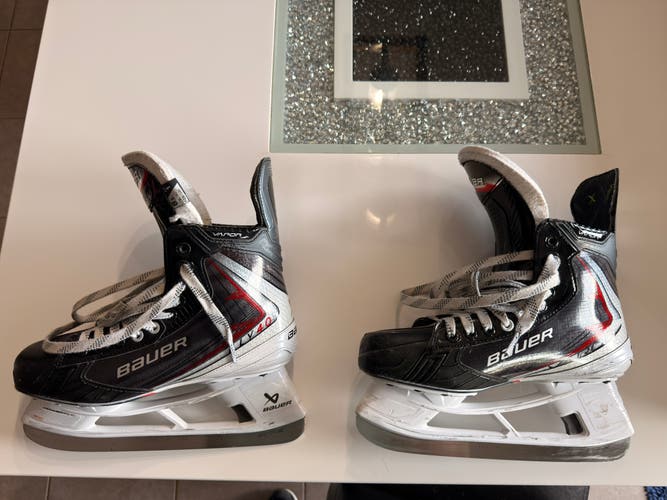 2025 Bauer Vapor Fly40 Hockey Skates 8.5 (Used)