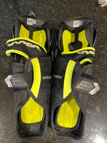 Junior Bauer Vapor Fly40 12" Shin Pads (Used)