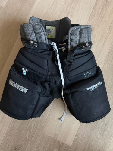 Junior Small / Medium Vaughn Velocity VE8 Hockey Goalie Pants (Used)