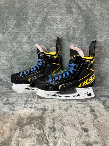Intermediate CCM Super Tacks 9380 Hockey Skates Regular Width 5.5 (Used)