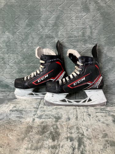 Junior CCM JetSpeed FT340 Hockey Skates Regular Width Size 3 (Used)