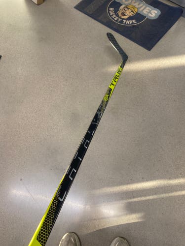 Senior True Catalyst 9x Left Hand Hockey Stick 70 Flex (New)