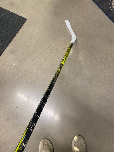 Senior True Catalyst 9x Left Hand Hockey Stick 100 Flex Pro Stock (New)