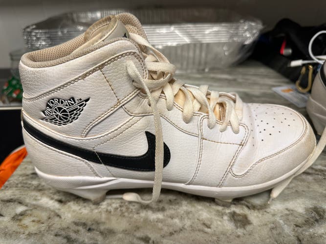 White Men's Size M 10.5 (W 11.5) Youth Air Jordan High Top Metal (Used)