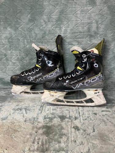 Junior Bauer Vapor 3X Hockey Skates Regular Width Size 3 (Used)