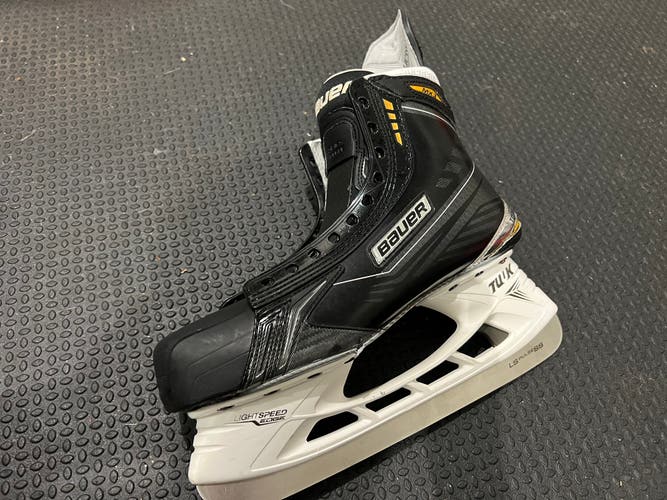 2015 Bauer Supreme TotalOne MX3 Hockey Skates Regular Width 9 (Used)
