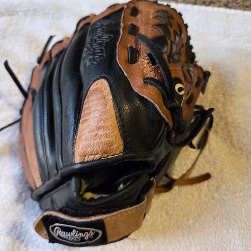 Rawlings RH Youth Playmaker Series Baseball Glove 11" (Used)