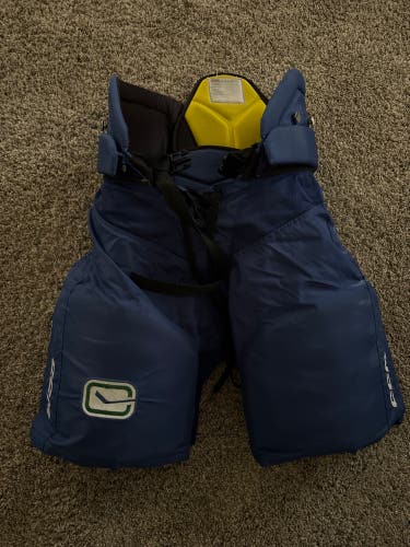 Men's Senior Medium CCM HPTK Hockey Pants Pro Stock (Used)