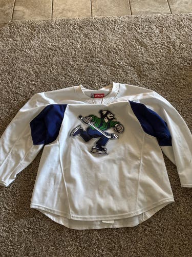 White Size 58 Men's CCM Jersey (Used)