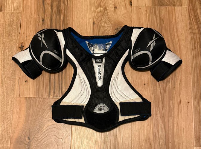 Junior Large Reebok 3K Hockey Shoulder Pads (Used)