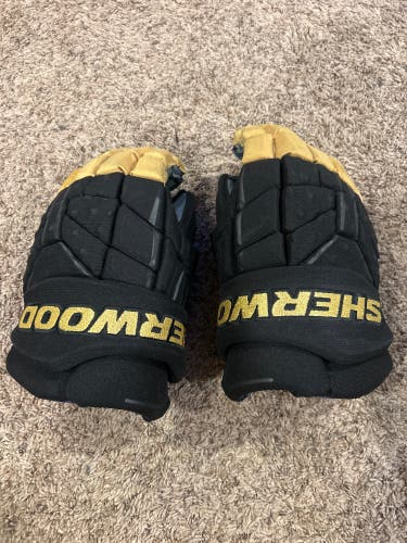 Sher-Wood Code TMP Pro Gloves 14" Pro Stock (Used)
