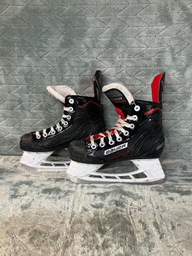 Junior Bauer NSX Hockey Skates Size 2.5 (Used)