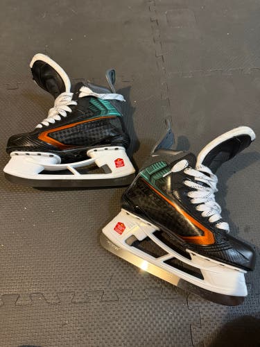 Bauer Supreme Fuse Hockey Skates 7.5 (New)