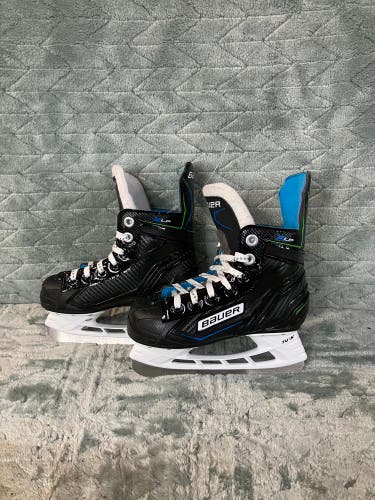 Intermediate Bauer XLP Hockey Skates Regular Width Size 5 (Used)