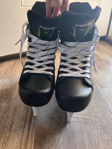 Tron Hockey Skates Regular Width Size 5 (Used)