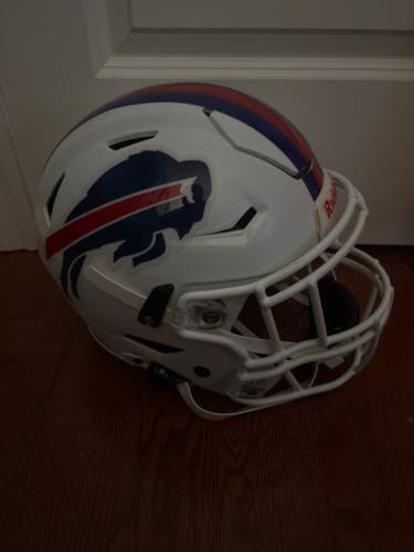 Adult Medium Riddell SpeedFlex Helmet (Used) -REJECT- Display only bills helmet