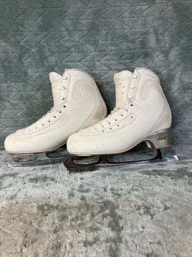 White EDEA Ice Fly With John Wilson Pattern 99 Blades Figure Skates Adult 8 (Used)