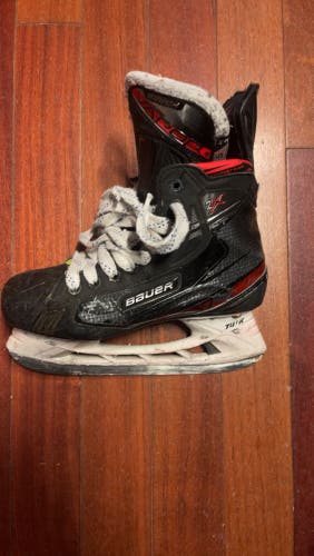 2019 Bauer Vapor 2X Hockey Skates Size 5 (Used)