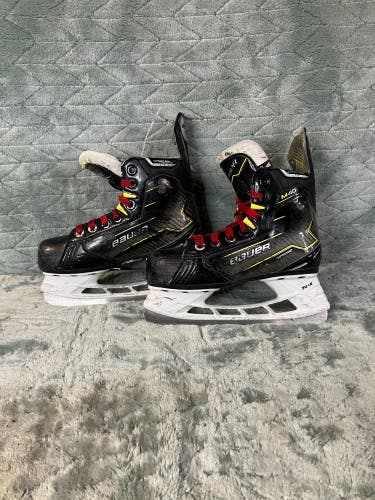 Youth Bauer Supreme M40 Hockey Skates Regular Width 13 (Used)