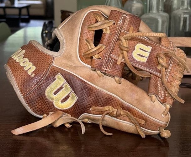 Wilson A2000 RH Infield Baseball Glove 11.5" spin control