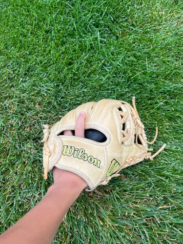 2024 Wilson A2000 RH Infield Baseball Glove 11.5" (Used)
