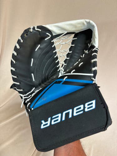 Bauer Full Right goalie glove (Used)