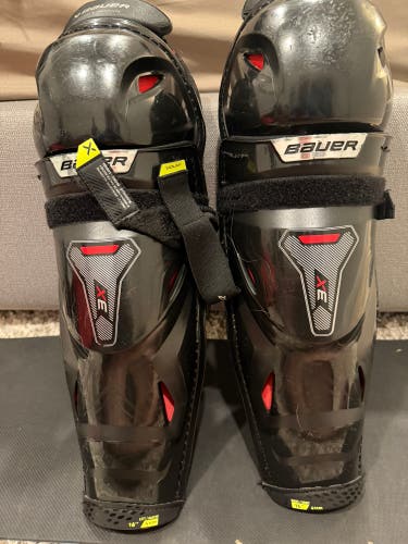 Senior Bauer Vapor 3X 16" Shin Pads (Used)