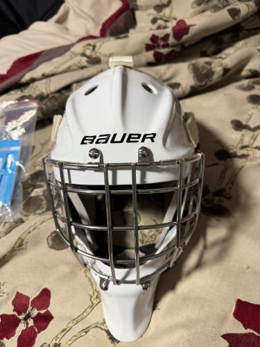 Senior Small Bauer 950 Goalie Mask (Used)
