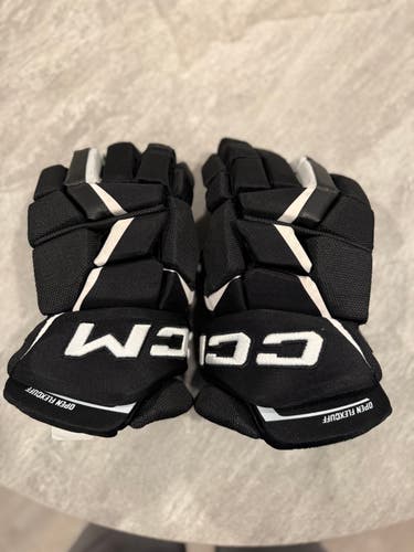 CCM FT6 Glove Size 14 Black and White