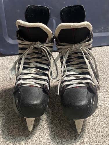 Black Bauer Vapor X300 Hockey Skates Regular Width Size 4 (Used)