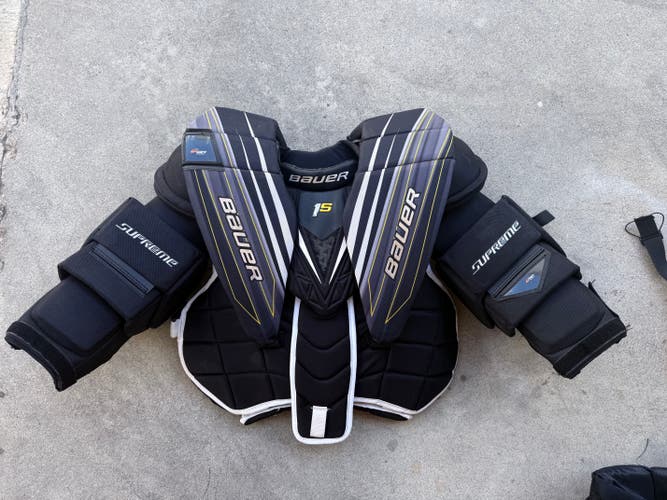 2016 Bauer Supreme 1S Goalie Chest Protector Medium (Used)