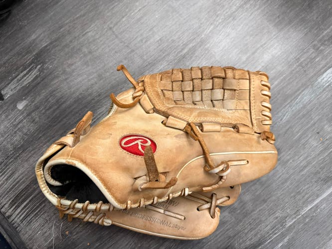Rawlings Gg elite RH Softball Glove 12.5" (Used) please look at pictures