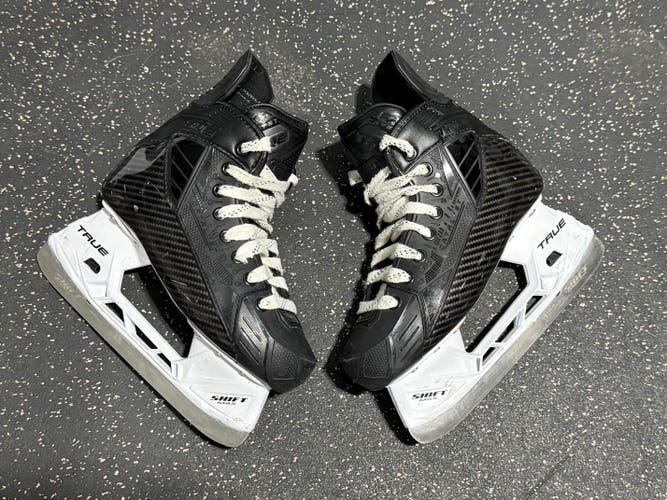 True Catalyst 5x4 Hockey Skates Regular Width Size 3 (Used)