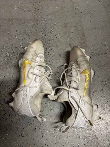 Gold Men's Size M 7.0 (W 8.0) Adult Nike Huarache 9 Elite Low Low Top Turf Cleats (Used)