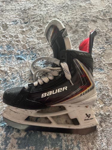 2025 Bauer Vapor Flypro Hockey Skates 6.5 (Used)