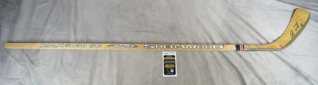 John LeClair Signed Hockey Stick w/JSA COA (Philadelphia Flyers)