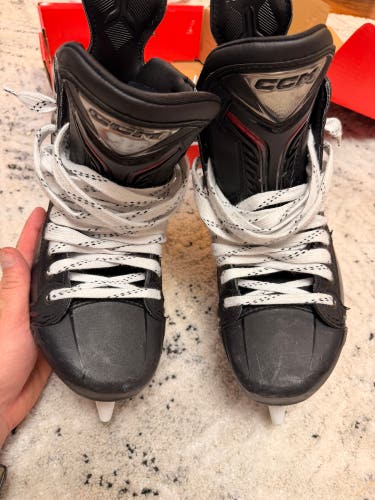 2025 CCM JetSpeed FT8 Pro Hockey Skates 9.5 (Used)