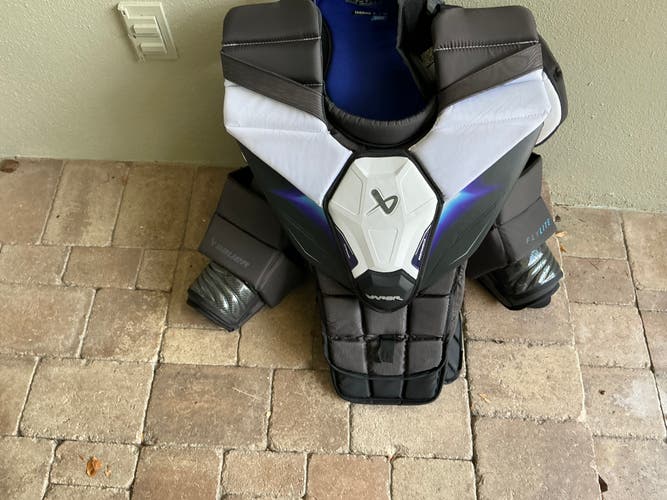 Medium 2025 Bauer Vapor Flylite Goalie Chest Protector (Used)
