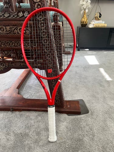 Wilson Defyer 100 Grip size 2 (4 1/4)
