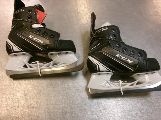 Used CCM TACKS 9040 Youth Hockey Skate Youth 09.0 11339-S000207578